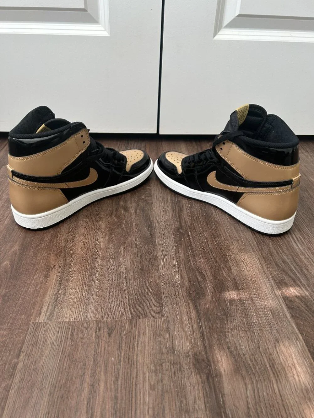 Air Jordan 1 High Gold Toe 2018 Men's Size 9